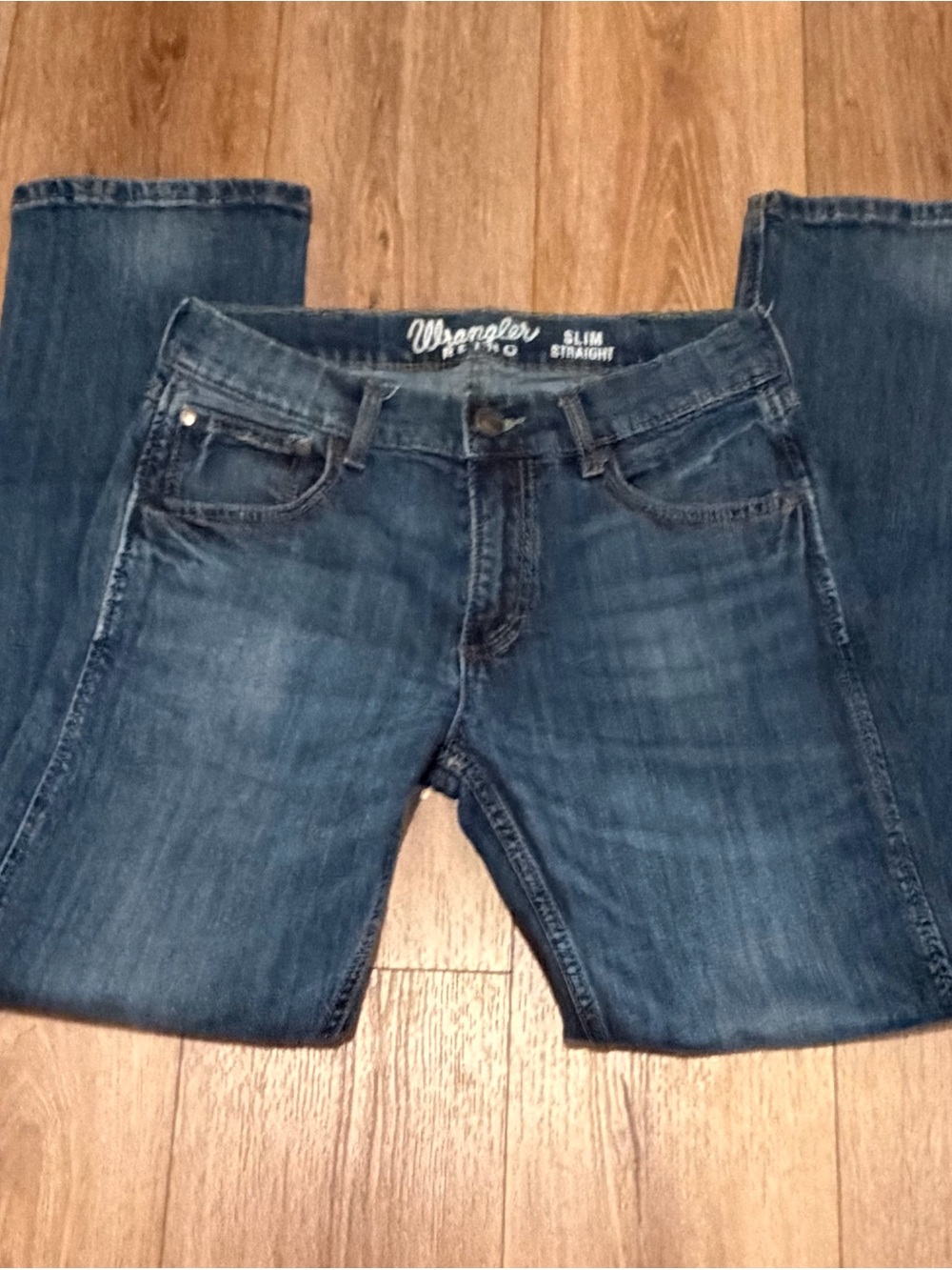 Wrangler women’s Slim Straight Jeans in Dark Blue Wash